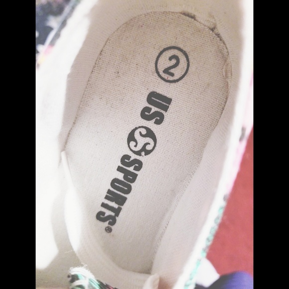 Converse low top shoes size 2 - Picture 8 of 8